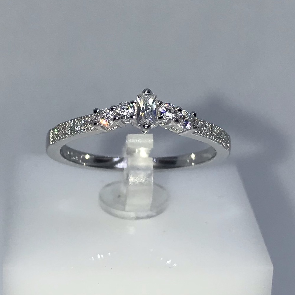 925 Sterling Silver Emerald Cut Ring - Picture 2 of 9